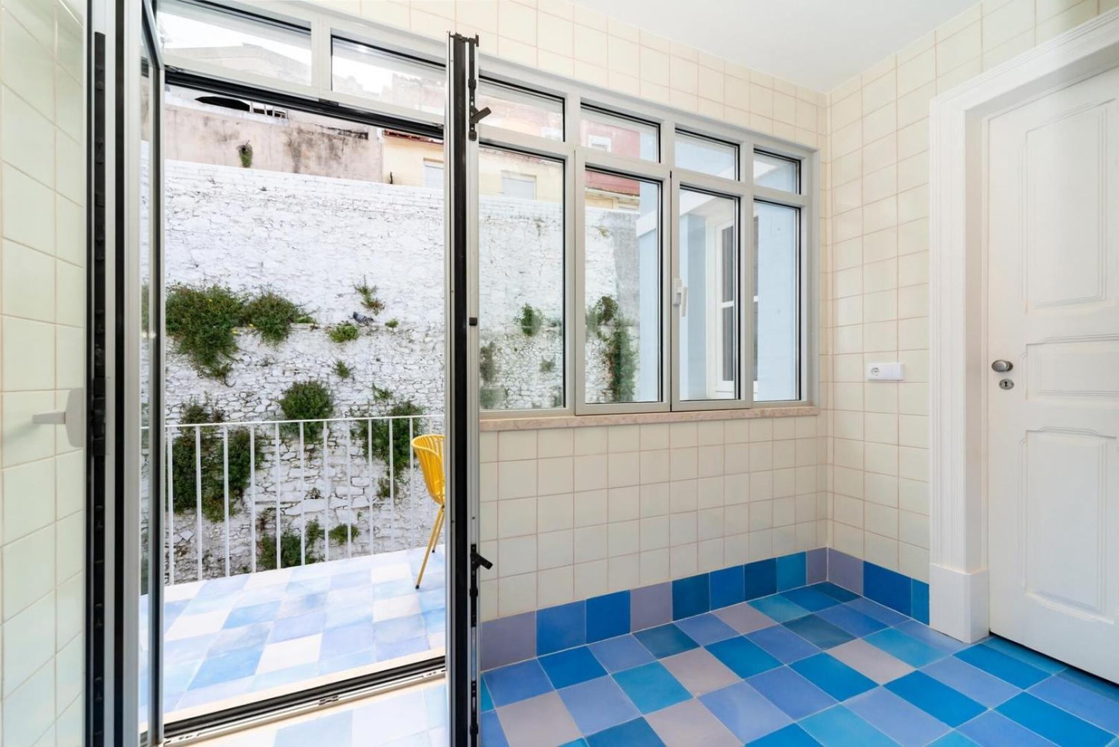 Apartment Pretty Penthouse On A Quiet St Close To Everything Lissabon