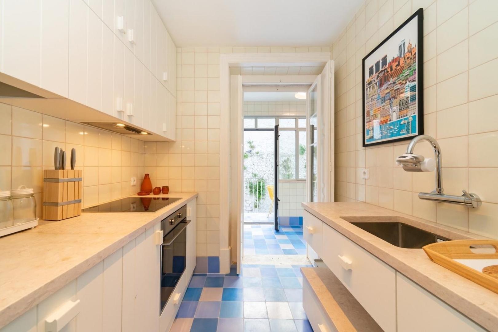 Apartment Pretty Penthouse On A Quiet St Close To Everything Lissabon